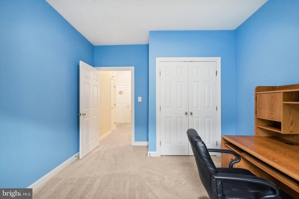 381 COLONY POINT PLACE
