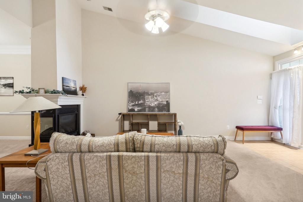 381 COLONY POINT PLACE
