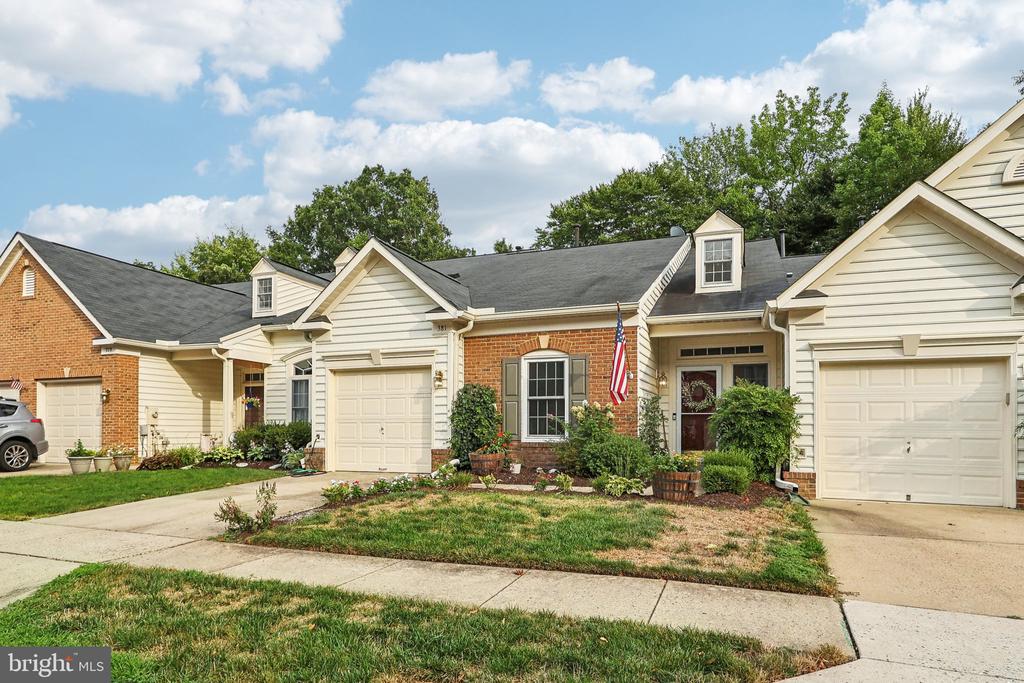 381 COLONY POINT PLACE