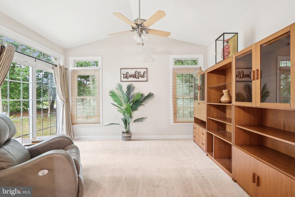 381 COLONY POINT PLACE
