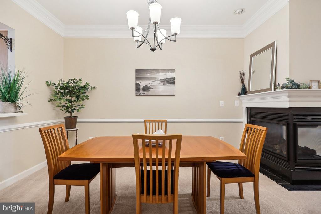 381 COLONY POINT PLACE