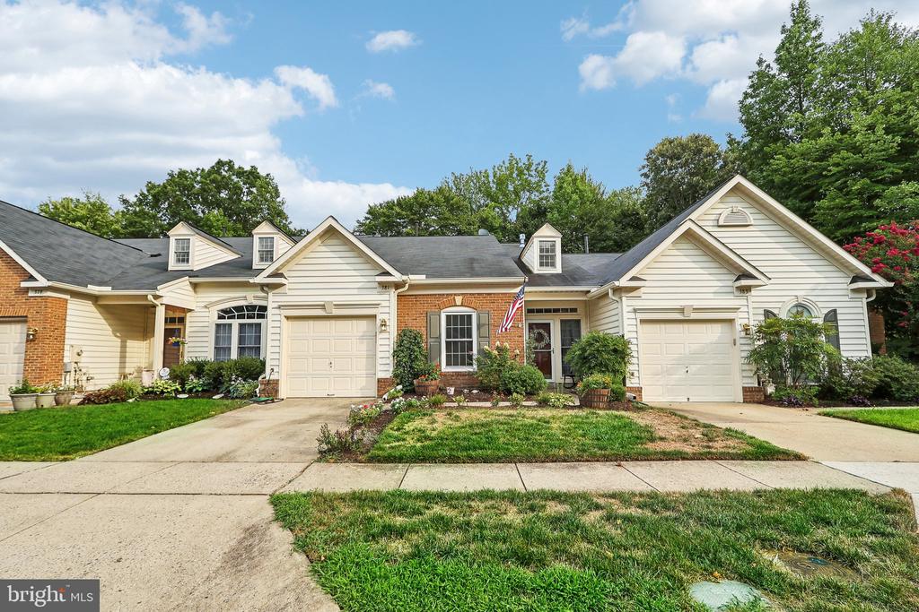 381 COLONY POINT PLACE