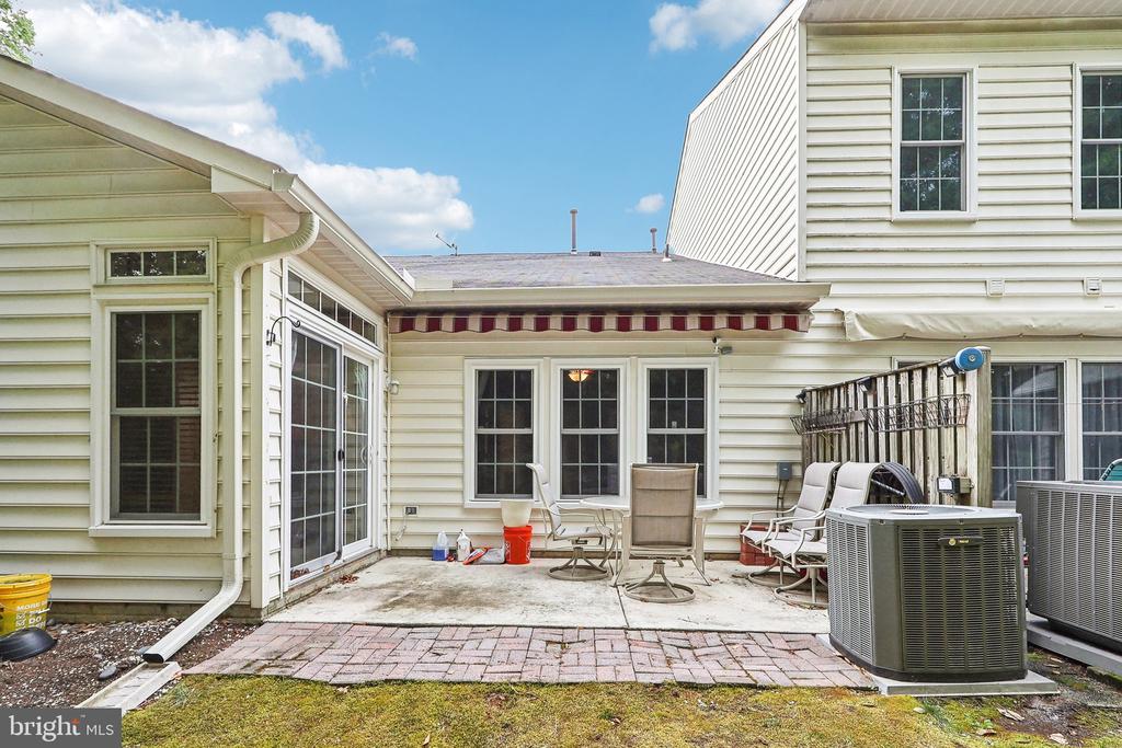 381 COLONY POINT PLACE