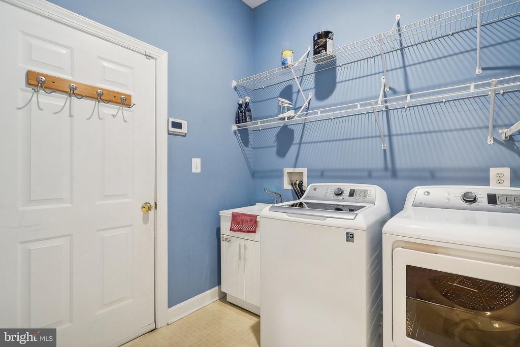 381 COLONY POINT PLACE