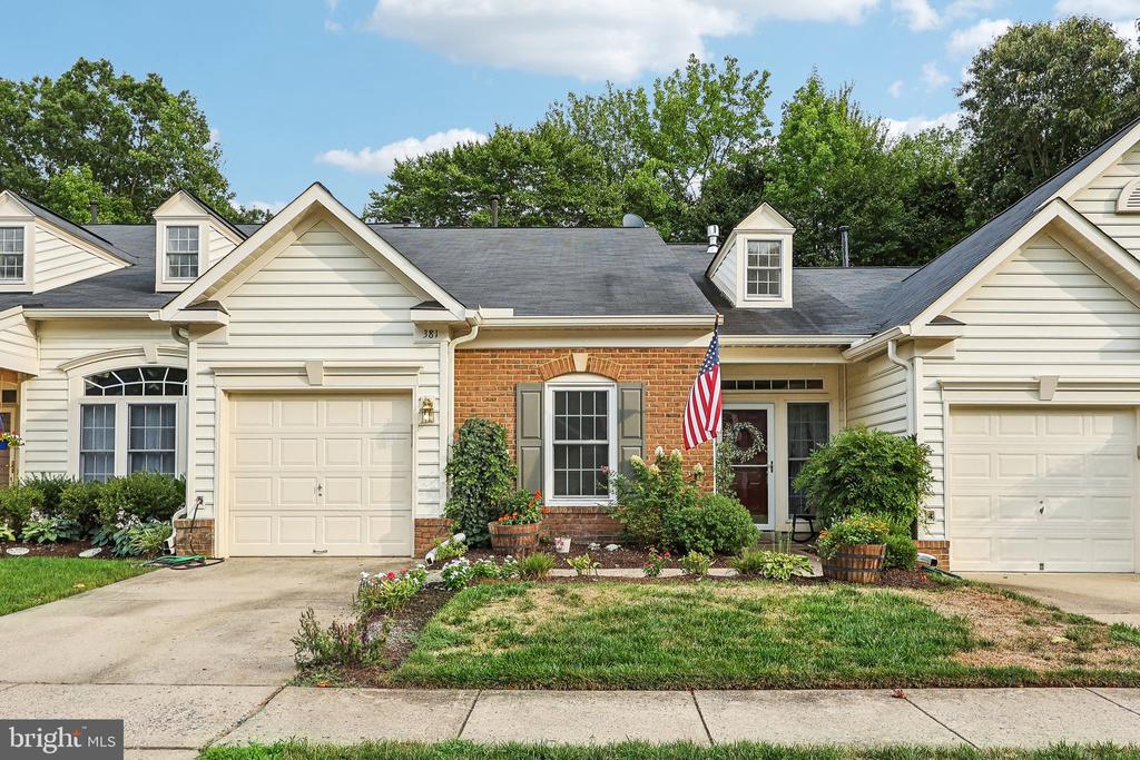 381 COLONY POINT PLACE