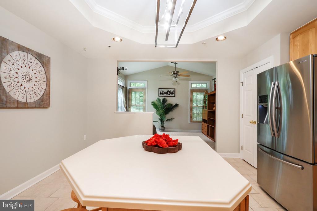 381 COLONY POINT PLACE