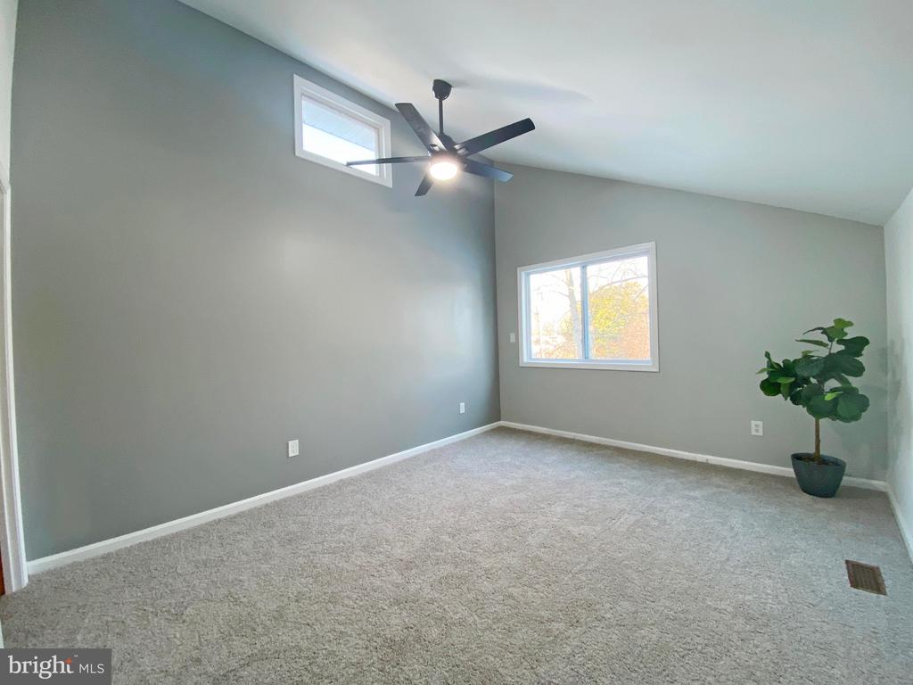 1152 PINE TREE DRIVE