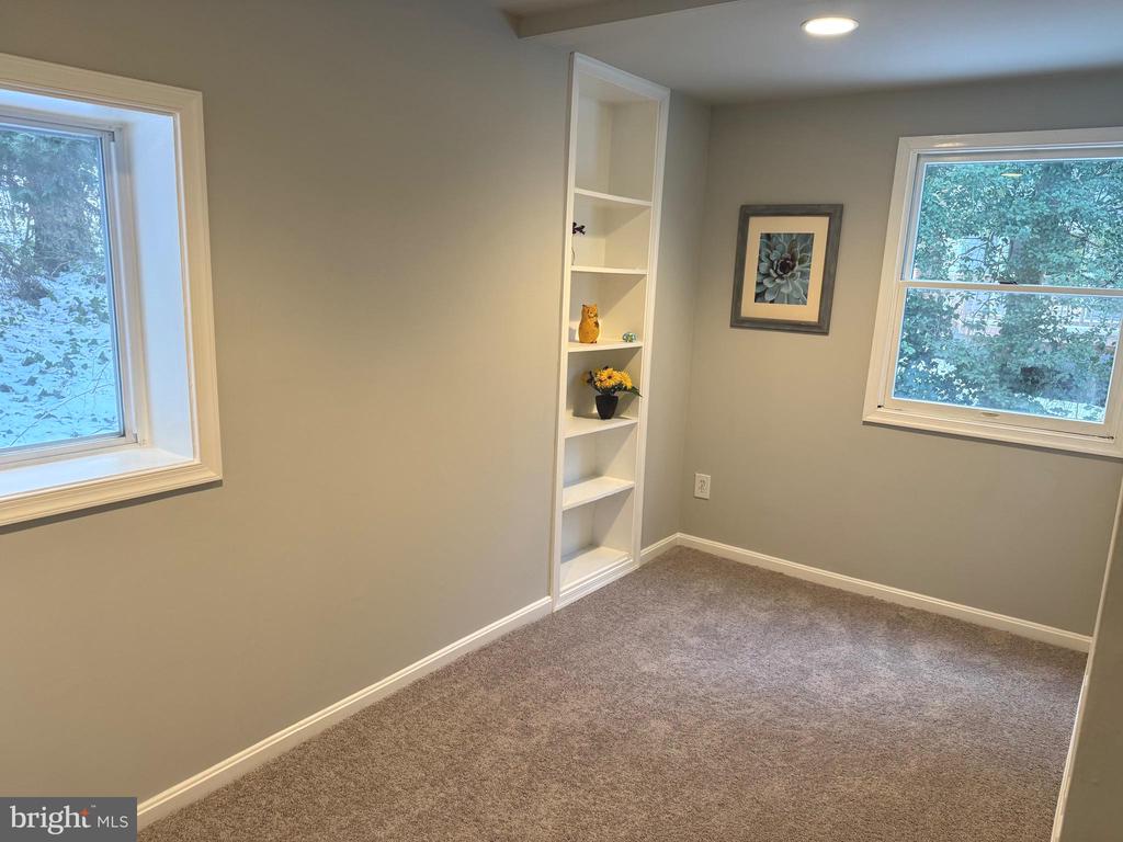 1152 PINE TREE DRIVE