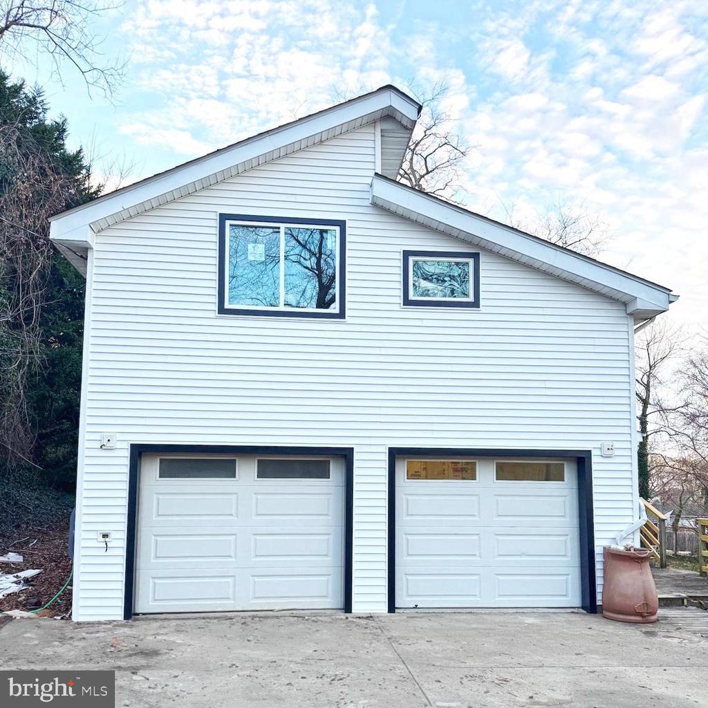1152 PINE TREE DRIVE