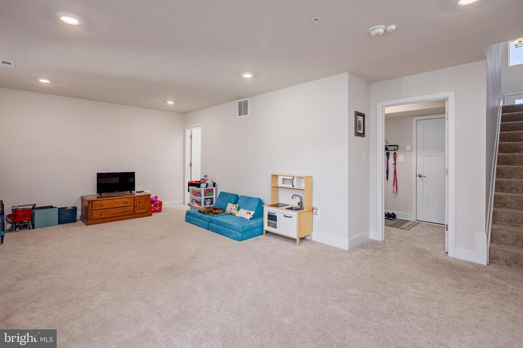 604 LAKEMONT DRIVE