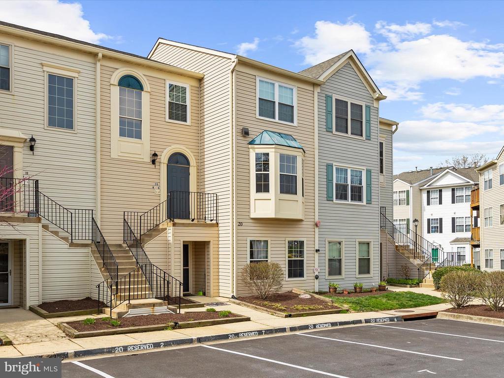 20 SANDSTONE COURT