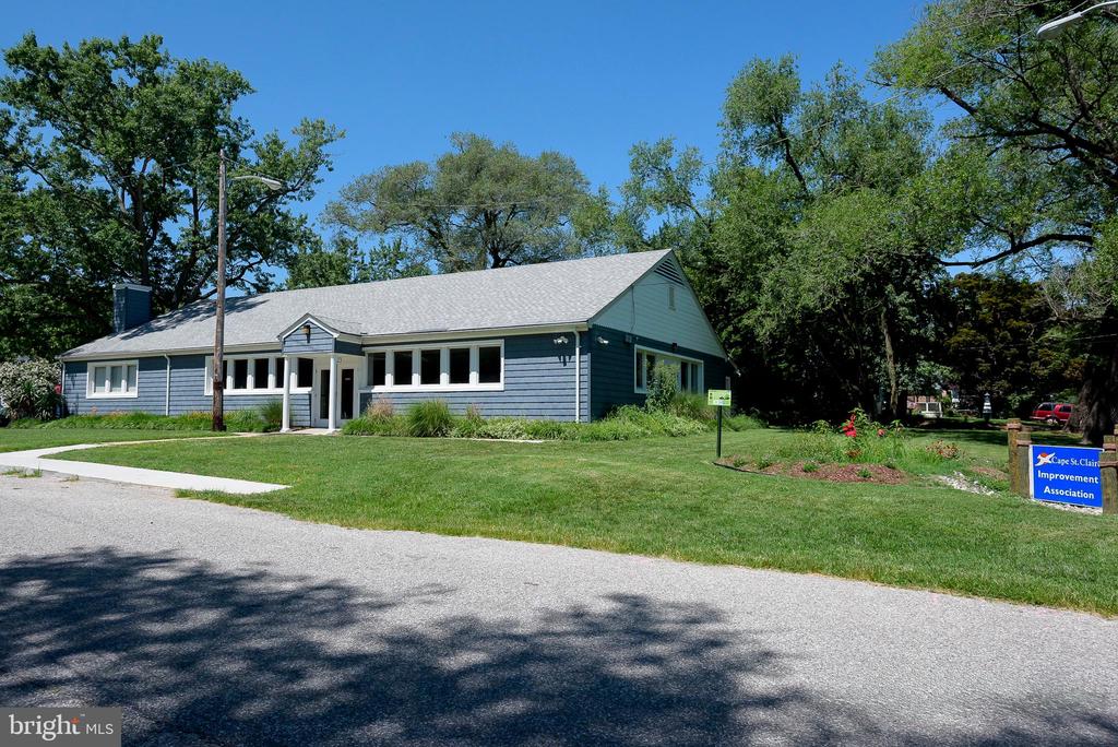 990 HIGHPOINT DRIVE