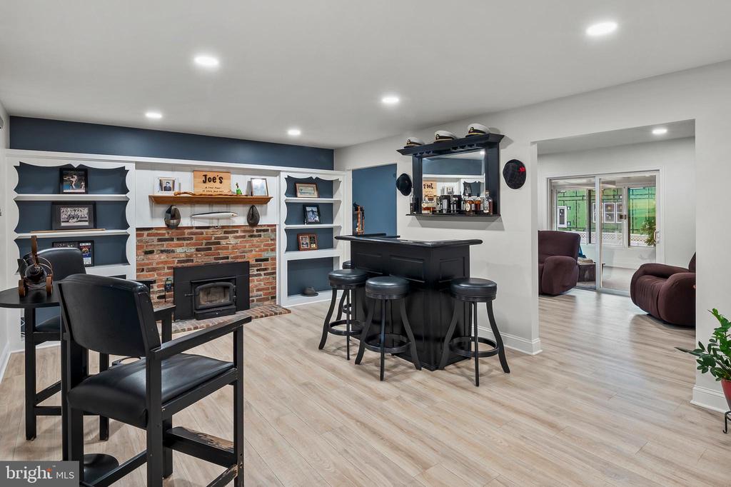 990 HIGHPOINT DRIVE