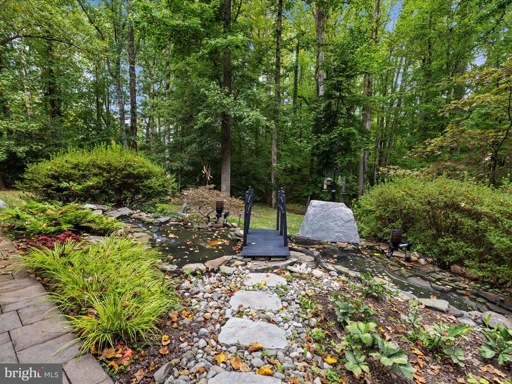 3305 BLACKBERRY LANE