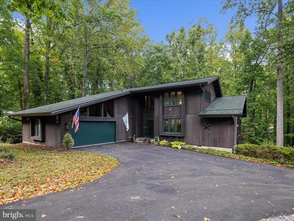 3305 BLACKBERRY LANE