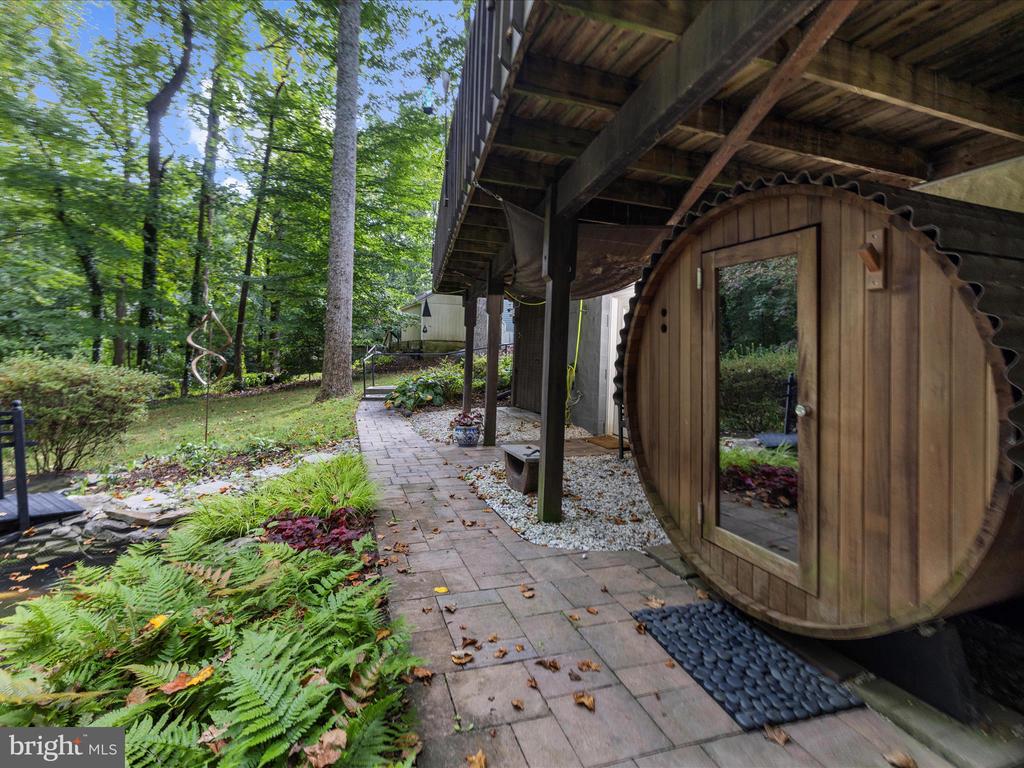 3305 BLACKBERRY LANE