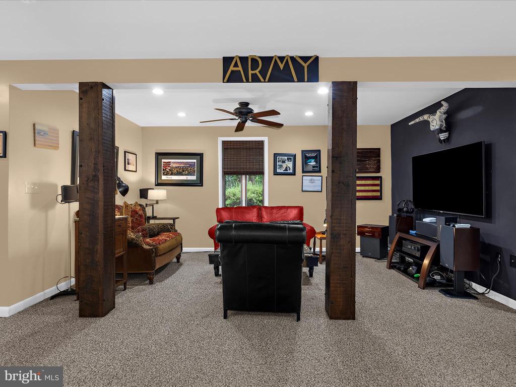 3305 BLACKBERRY LANE