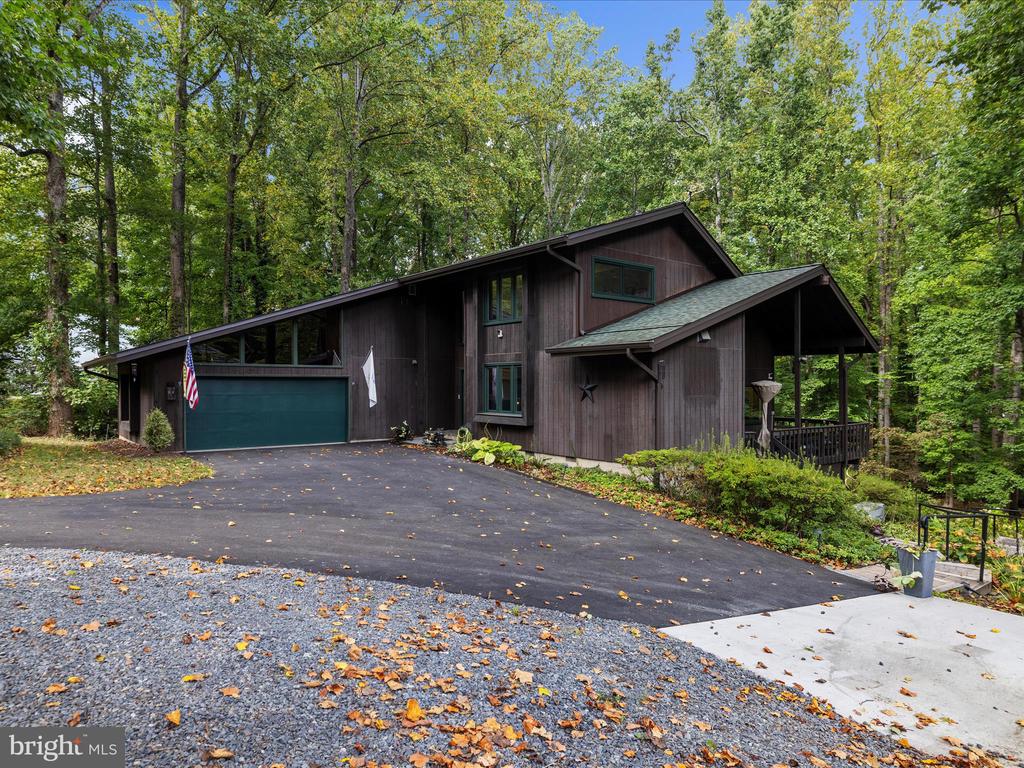 3305 BLACKBERRY LANE