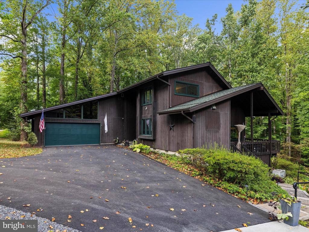 3305 BLACKBERRY LANE