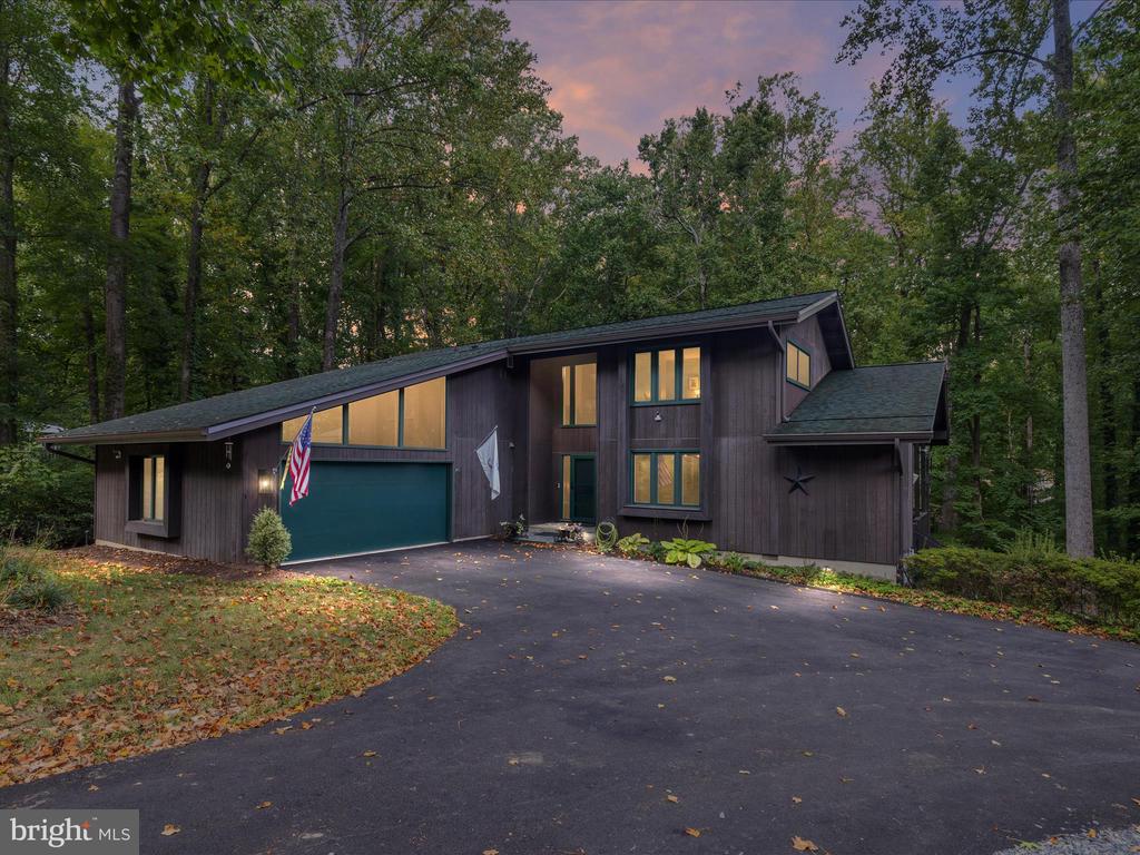 3305 BLACKBERRY LANE