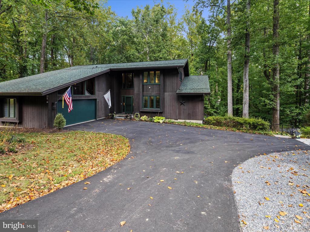 3305 BLACKBERRY LANE