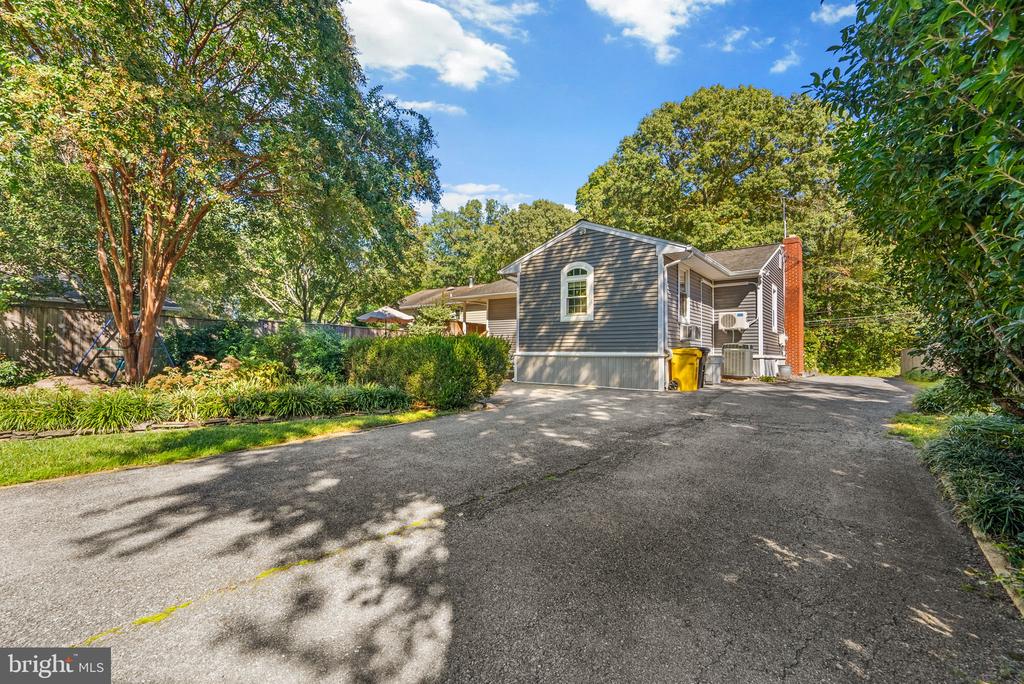738 WHITNEYS LANDING DRIVE