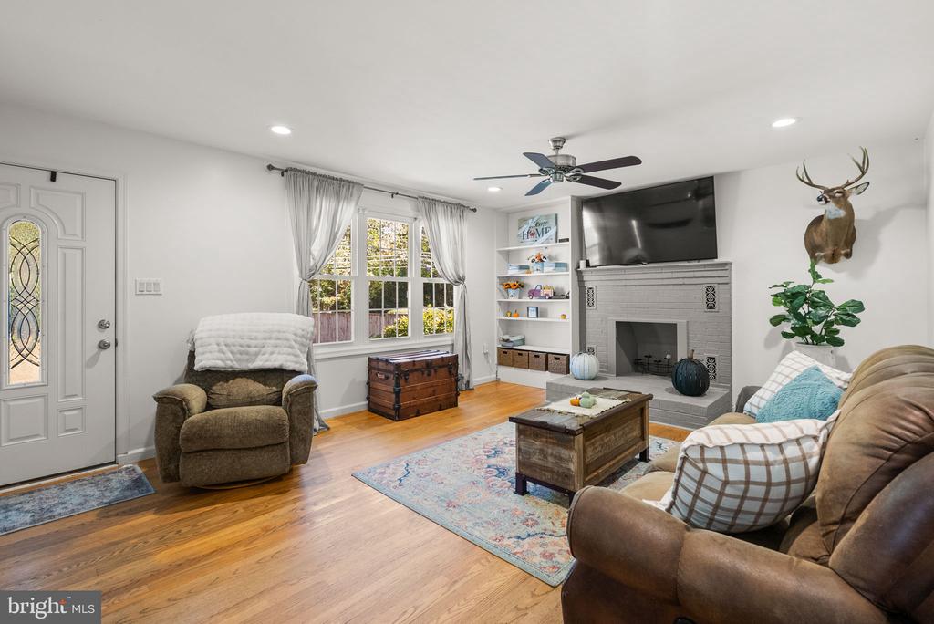738 WHITNEYS LANDING DRIVE