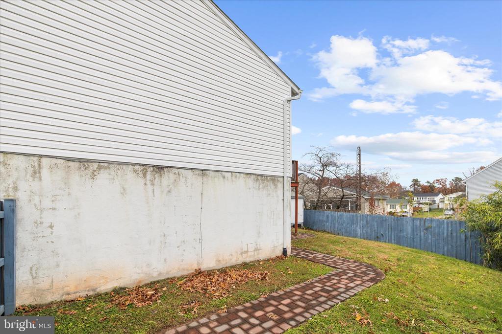7989 SCOTTS MANOR COURT