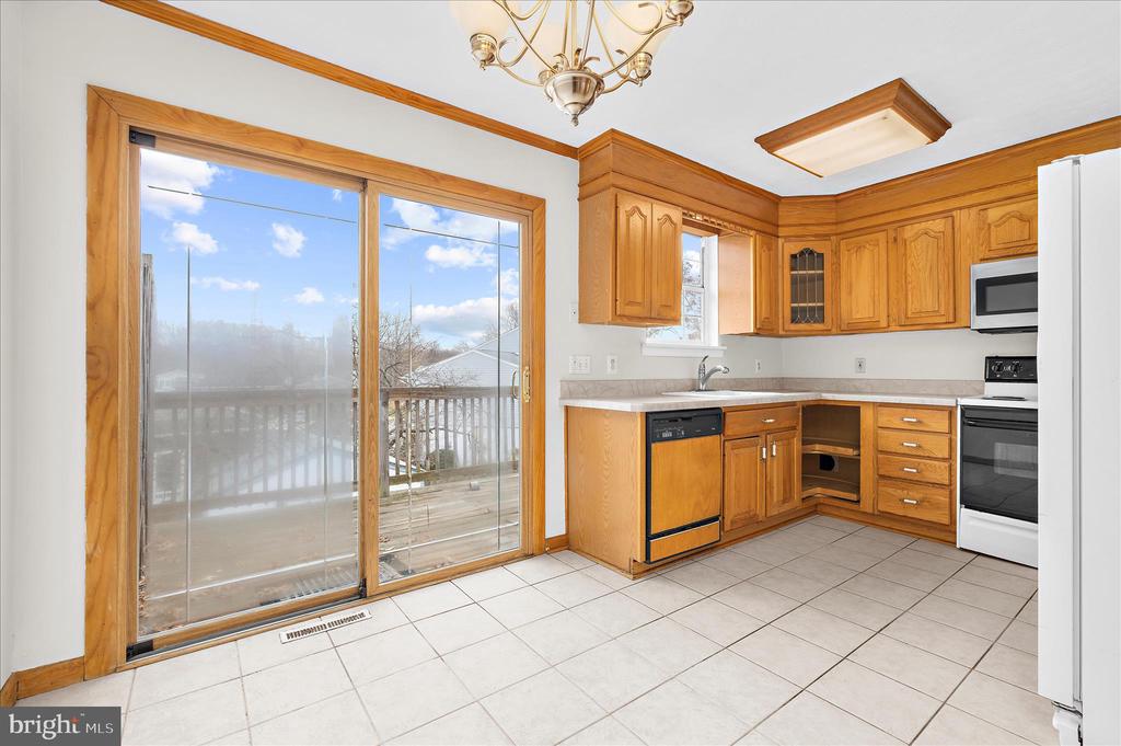 7989 SCOTTS MANOR COURT