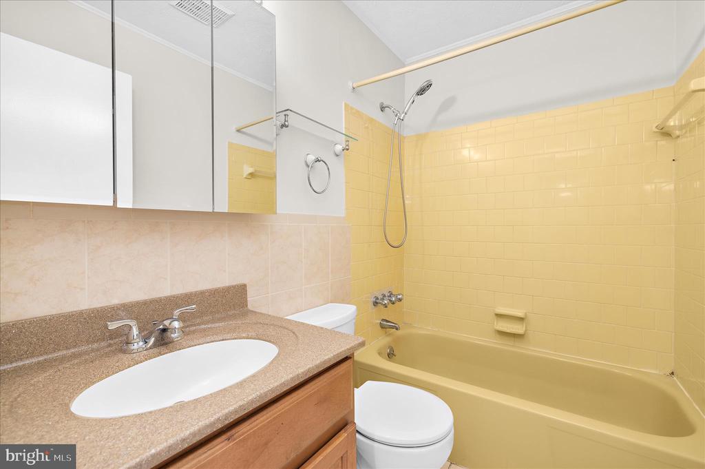 7989 SCOTTS MANOR COURT