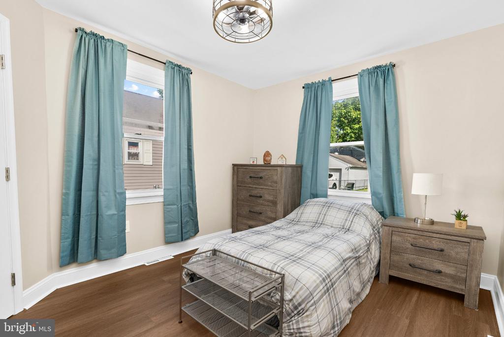 216 S WOODWELL ROAD S