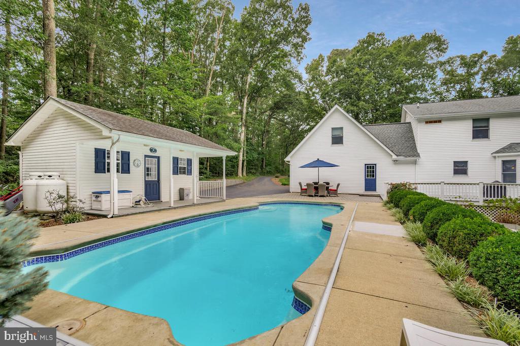 3897 HUNTING CREEK ROAD