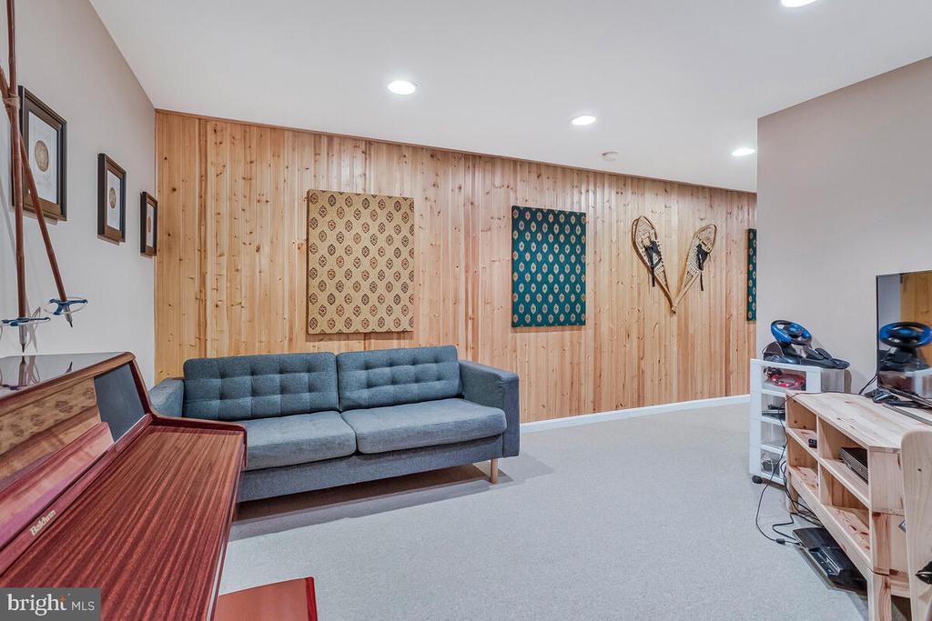 3897 HUNTING CREEK ROAD
