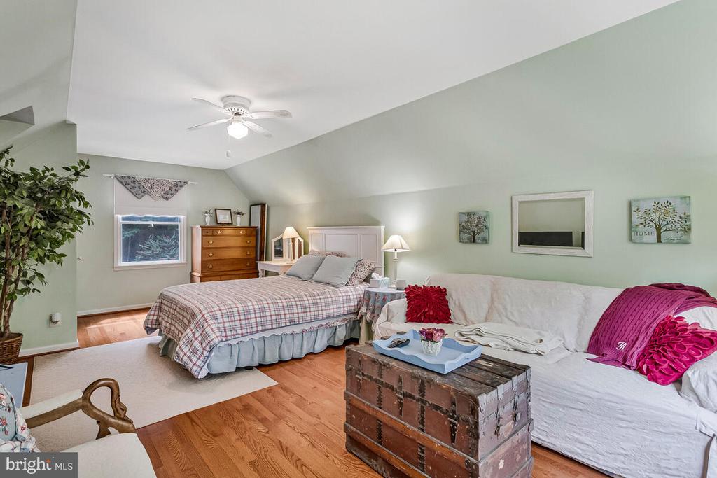 3897 HUNTING CREEK ROAD