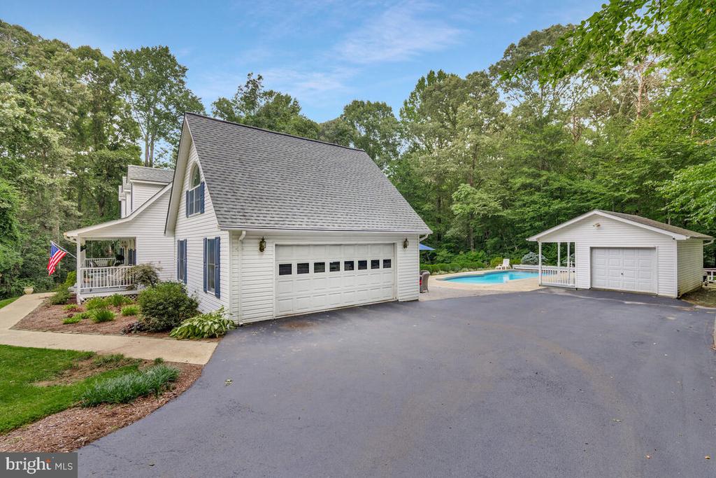 3897 HUNTING CREEK ROAD