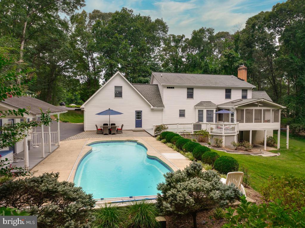 3897 HUNTING CREEK ROAD