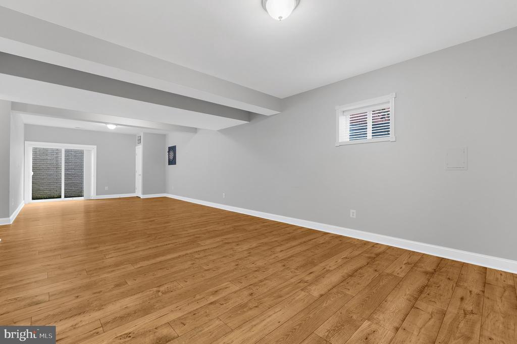 3671 MIDDLE GROUND COURT