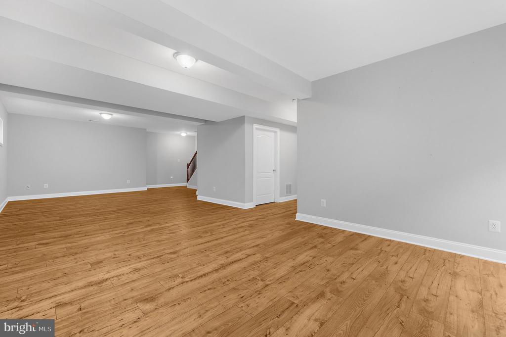 3671 MIDDLE GROUND COURT
