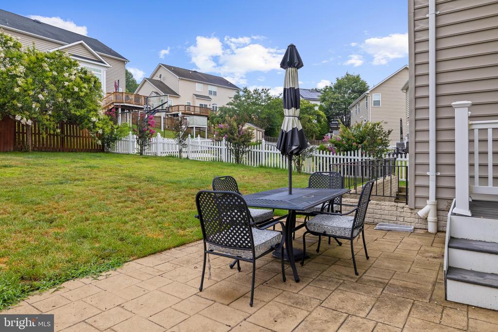 3671 MIDDLE GROUND COURT