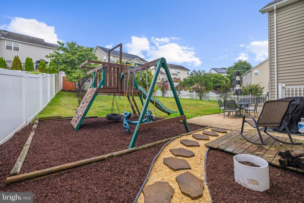 3671 MIDDLE GROUND COURT