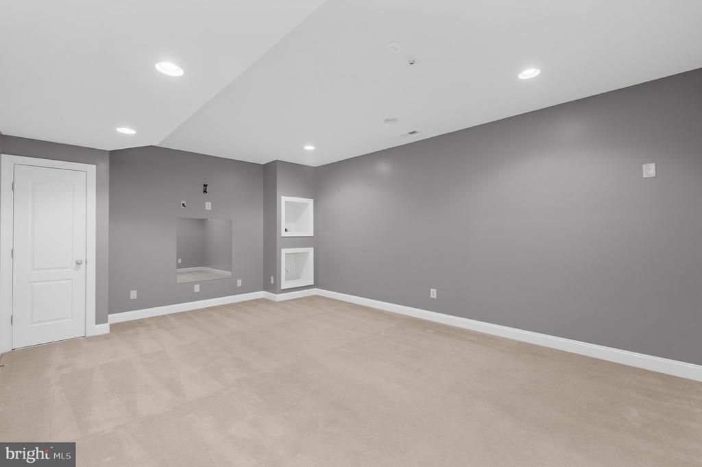 3671 MIDDLE GROUND COURT