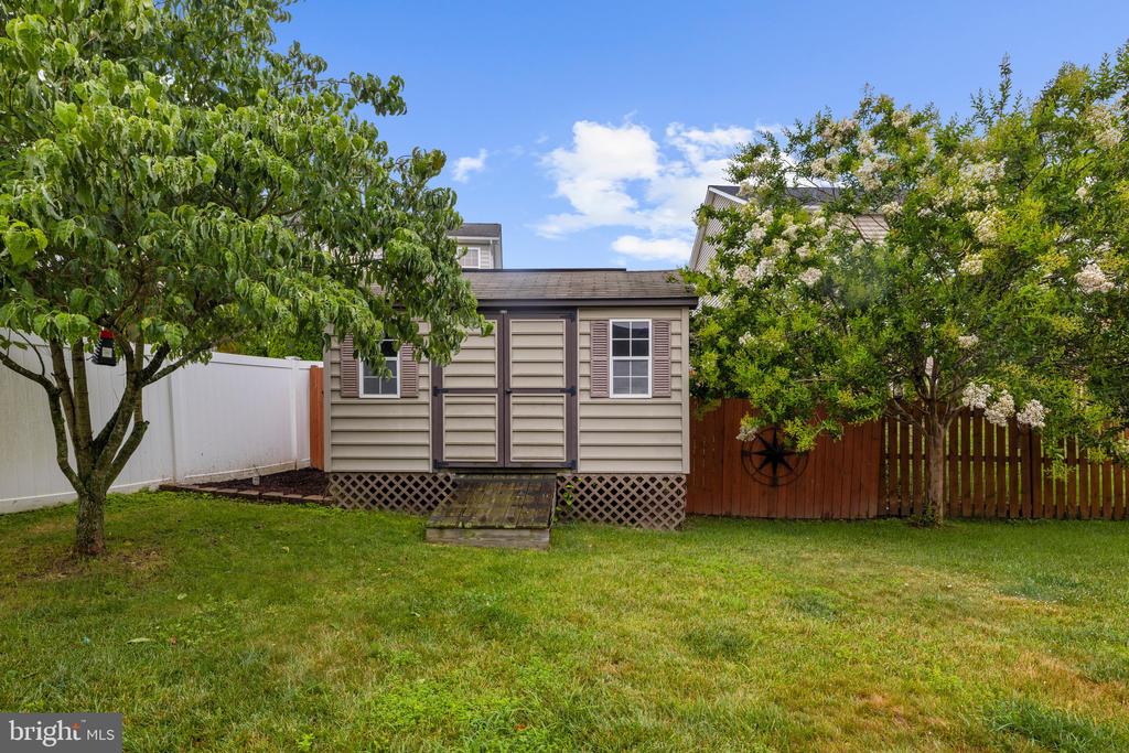 3671 MIDDLE GROUND COURT