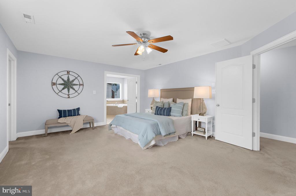 3671 MIDDLE GROUND COURT
