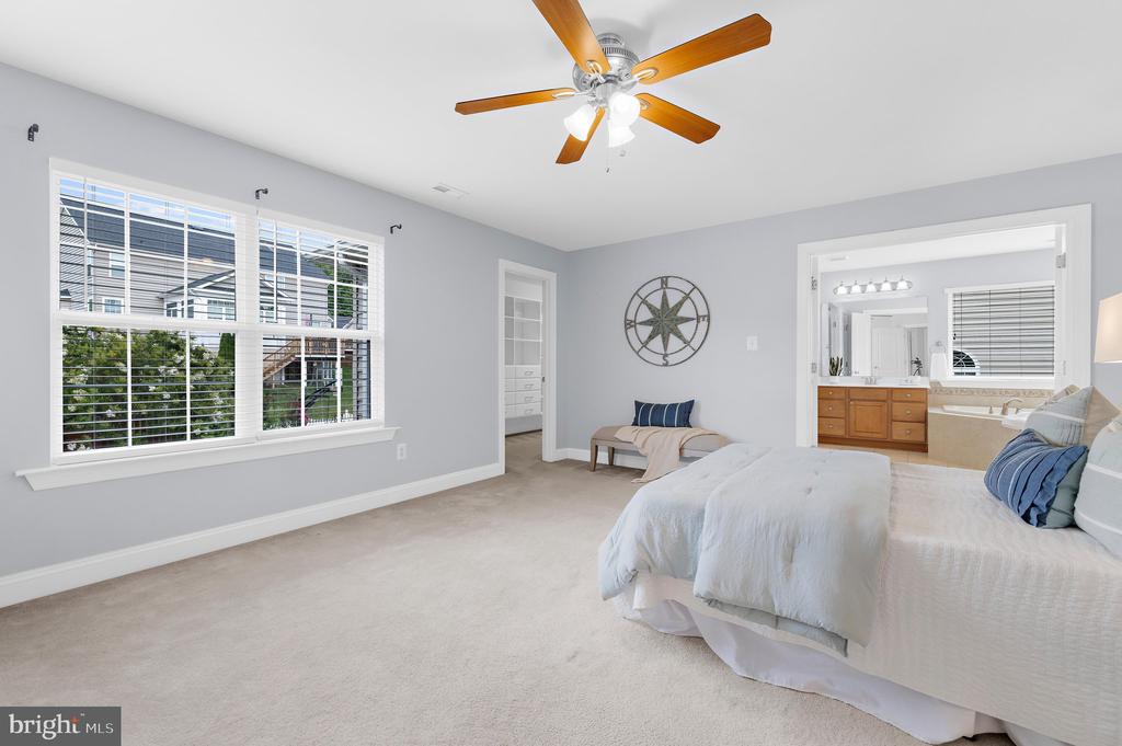 3671 MIDDLE GROUND COURT
