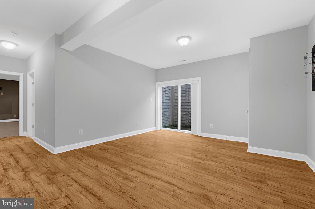 3671 MIDDLE GROUND COURT