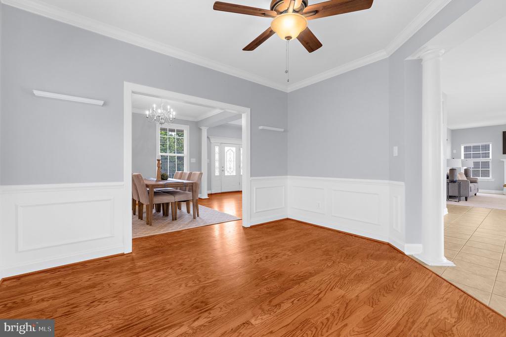 3671 MIDDLE GROUND COURT
