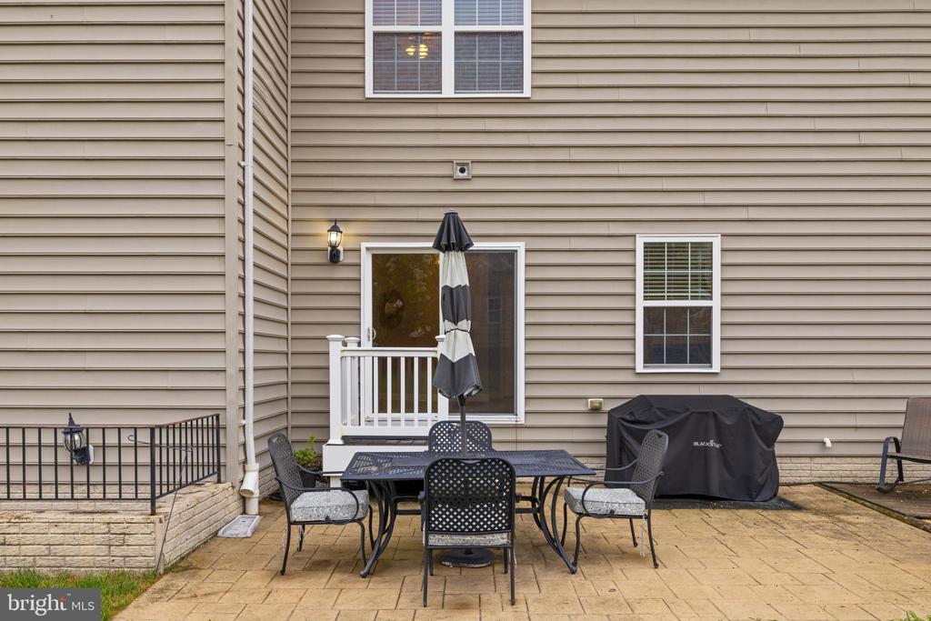 3671 MIDDLE GROUND COURT