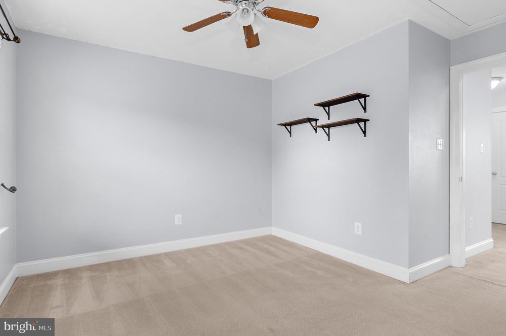 3671 MIDDLE GROUND COURT
