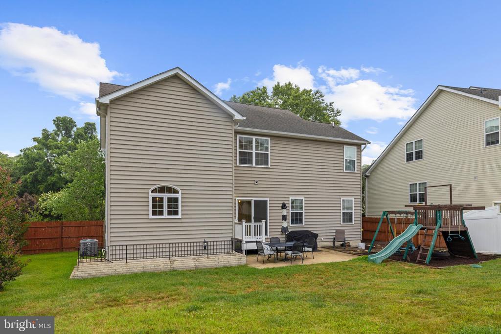 3671 MIDDLE GROUND COURT