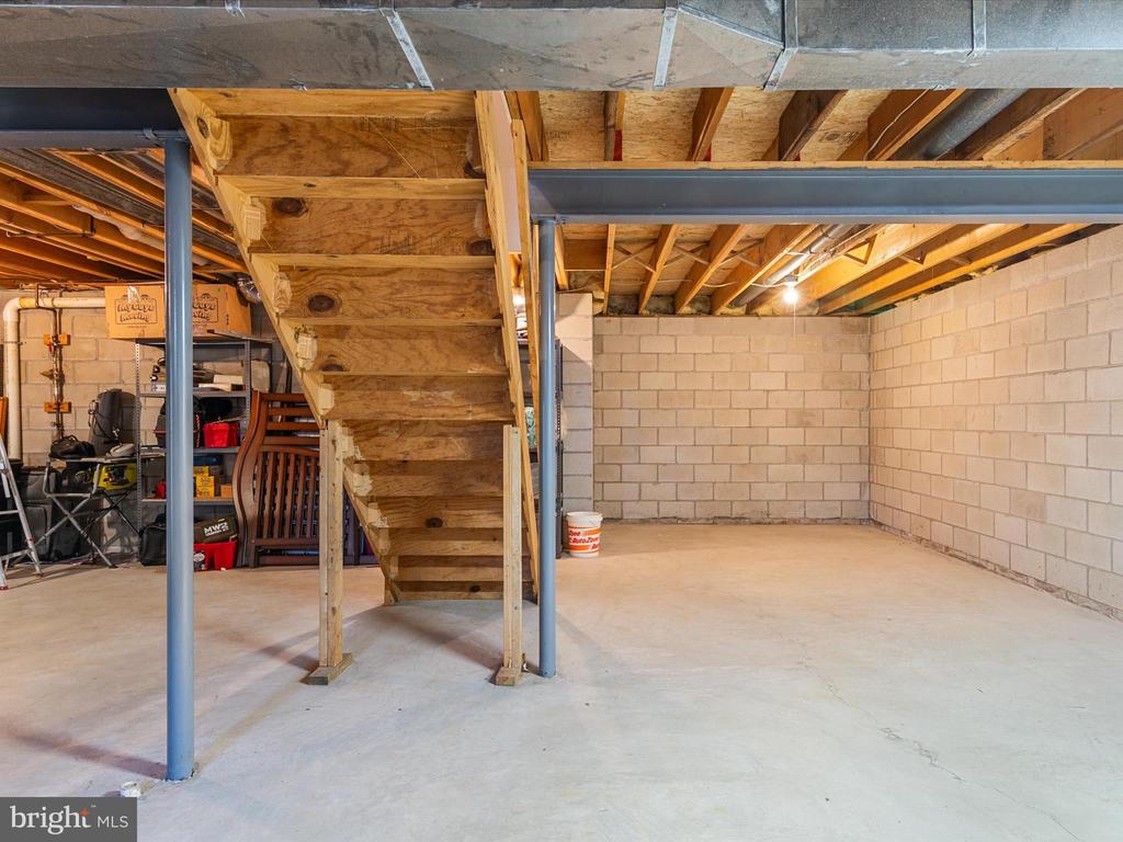 905 GREEN FAWN COURT